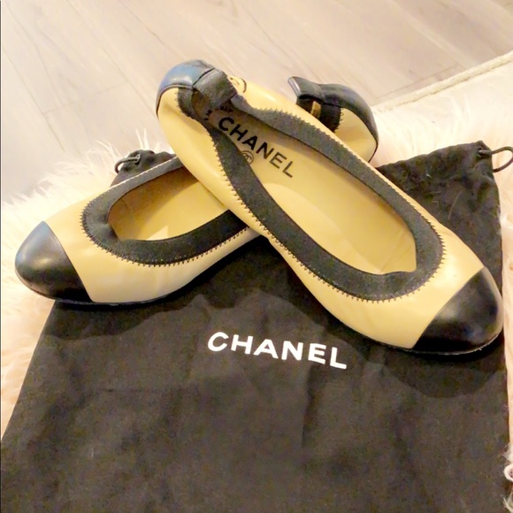 SOLD!! Chanel CC Logo Leather Ballet Flats - Picture 4 of 10